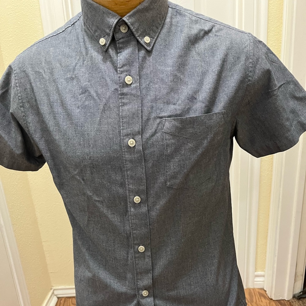 Urban pipeline grey short sleeve button up shirt, size small